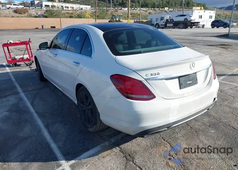 2015 Mercedes-Benz C 300 из США, поврежденный, VIN 55SWF4JB2FU071516